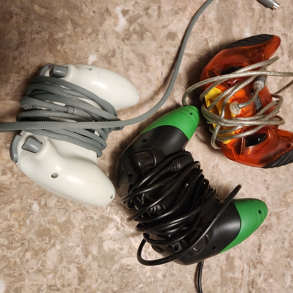 Original Xbox Controllers Bundle - Picture 2 of 2